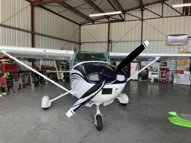 Cessna Skylane (N15AZ)