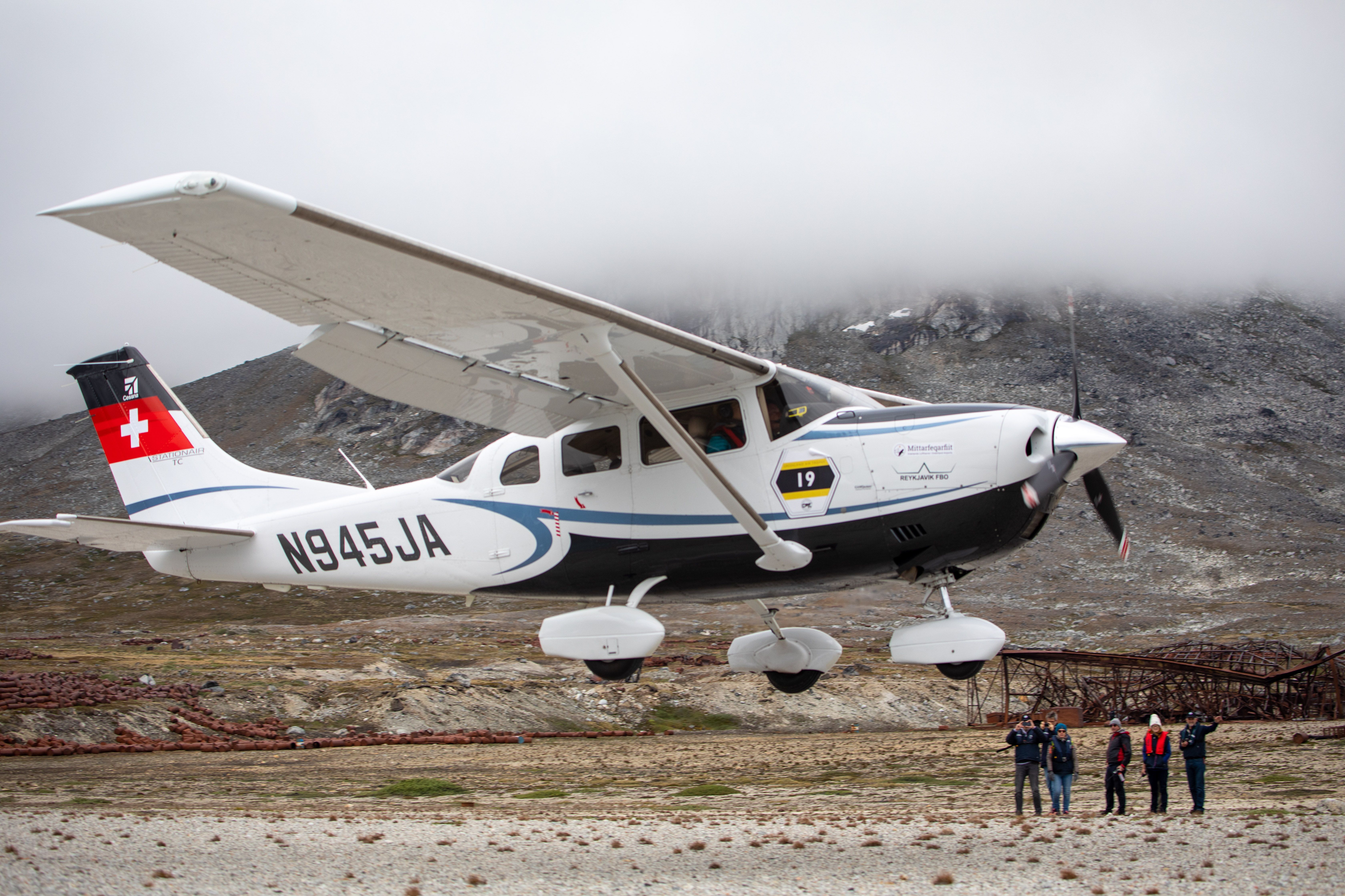 Cessna 206 Stationair (N945JA) - landing in Bluie East 2 near BGGK, Greenland Air Trophy 2019, picture credit by Didier de Broux