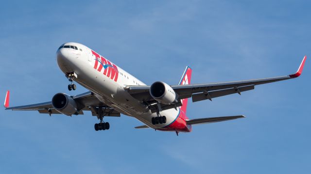 BOEING 767-300 (PT-MSO)