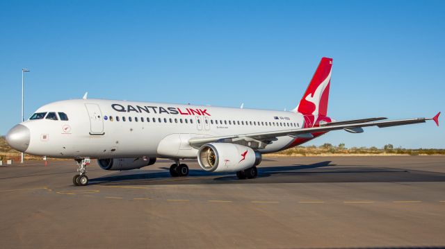 Airbus A320 (VH-VQU)