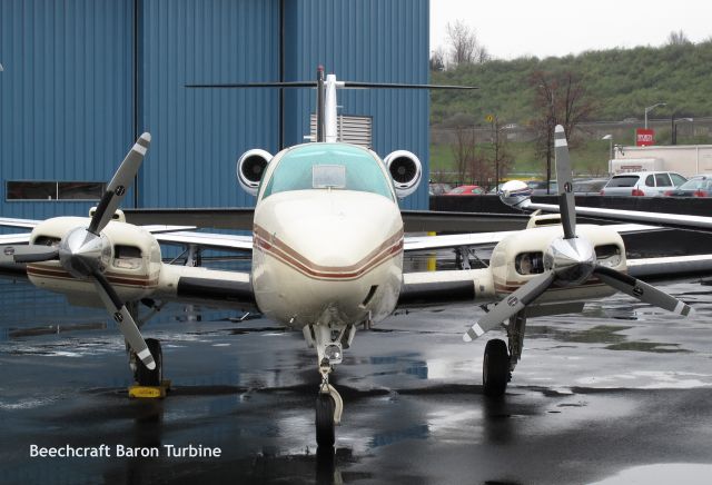 Beechcraft Baron (58) (N7237X) - At the RELIANT AIR ramp, where you find the cheapest fuel on the Danbury (KDXR) airport!