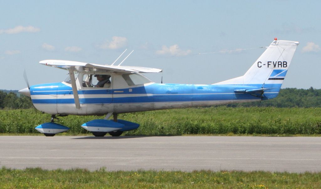 Cessna Commuter (C-FVRB)