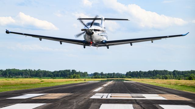 Pilatus PC-12 (N773PE) - PC-12 departing 