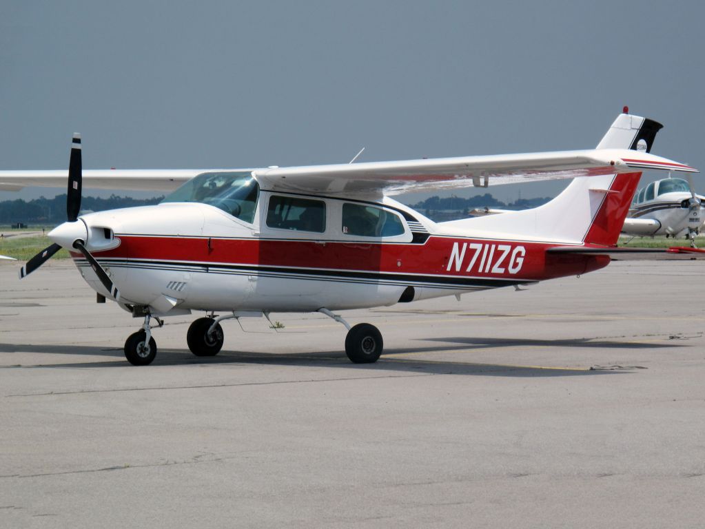 Cessna 152 (N711ZG) - A very nice two ten.