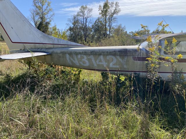 Cessna Skylane (N3142Y) - Sitting in a field, Cabot AR