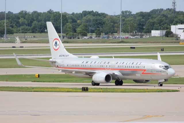 Boeing 737-800 (N905NN) - Wonderfully shiny "Astrojet"