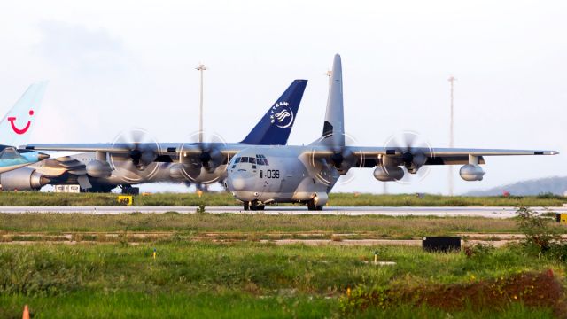 Lockheed C-130 Hercules (17-0039) - Taxiing on the Runway.