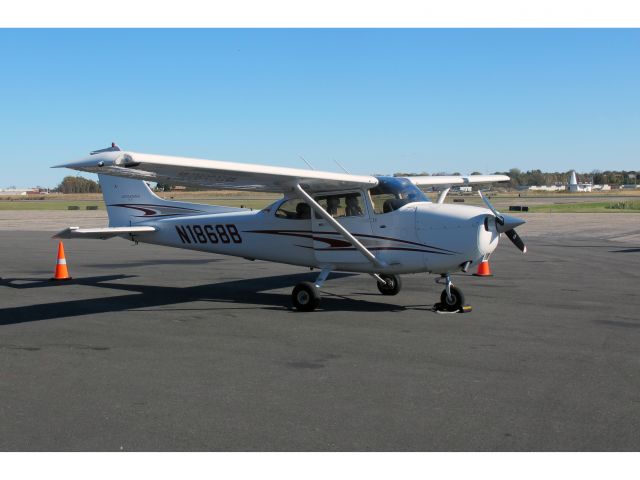 Cessna Skyhawk (N1868B)