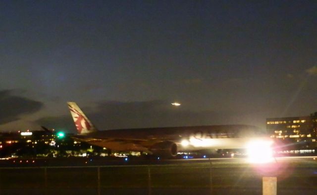 Airbus A350-900 (A7-ALA) - Night Moves!