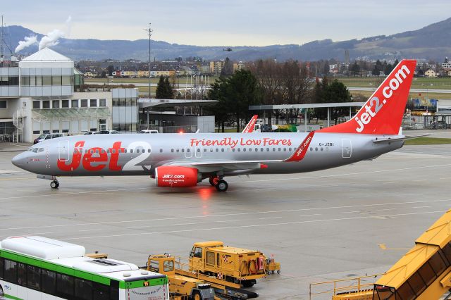 Boeing 737-800 (G-JZBI)