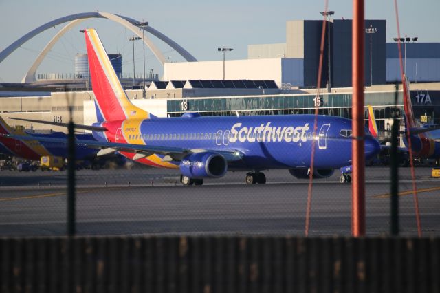 Boeing 737-800 (N8534Z)