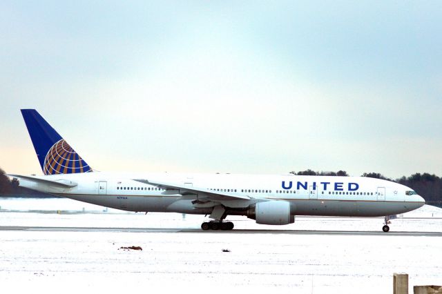 Boeing 777-200 (N791UA) - United 2577 Heavy heading to El Paso TX