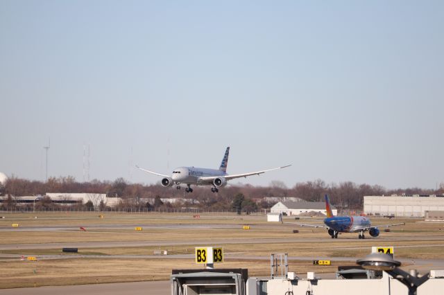 Boeing 787-8 (N817AN) - NFL charter on a Dreamliner. was scheduled a day prior but mechanical issues forced the team to use an A319 and A321LR instead.