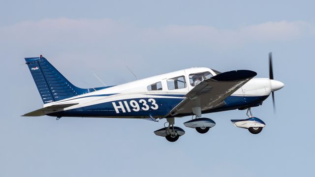 Piper Cherokee (HI933) - Did a touch & Go