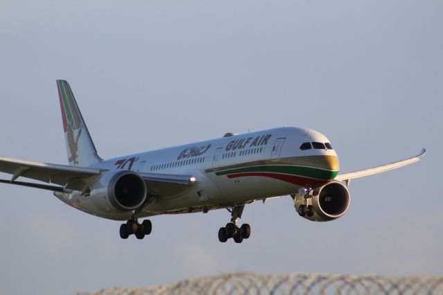 Boeing 787-9 Dreamliner (A9C-FG) - A Gulf Air B787-9 on final approach into LHR, Landing on runway 27R.br /br /Location: Northern Perimiter Road, Beside Runway 27R.br /Date: 20.12.22 (dd/mm/yy).