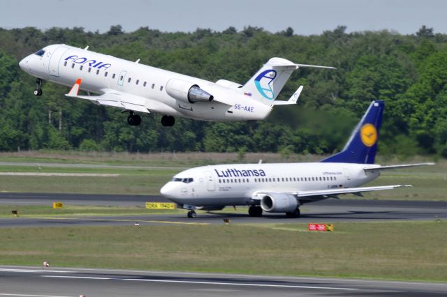 Canadair Regional Jet CRJ-200 (S5-AAE)