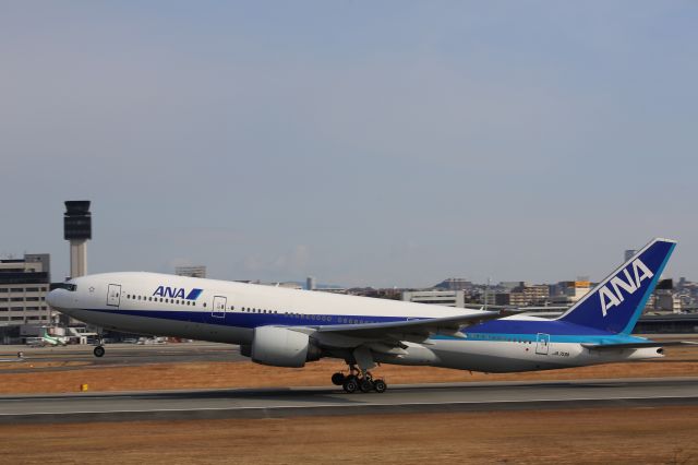 Boeing 777-200 (JA713A)