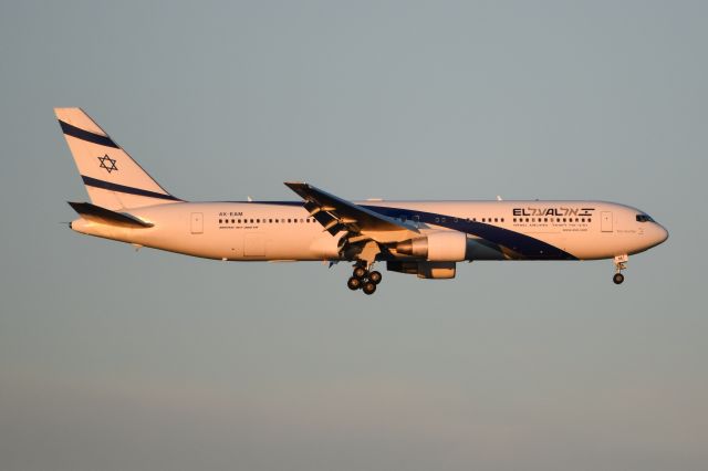 BOEING 767-300 (4X-EAM) - 5AM Sunrise arrival.