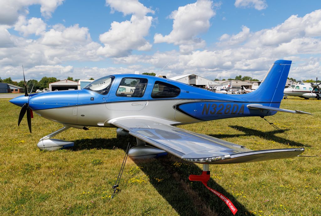 Cirrus SR22 Turbo (N328DA)