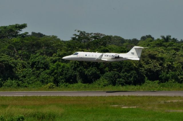 Learjet 31 (XA-LMS) - Waiting for my flight to Mexico city from Villahermosa, Tabasco. This Lear Jet retracted landing gear, leveled, retrieved flaps, and in no time pointed its pretty noise to go up up to the sky at 8K FPM. I flew on this one years ago with my old Man Cap. Garcia Uribe.