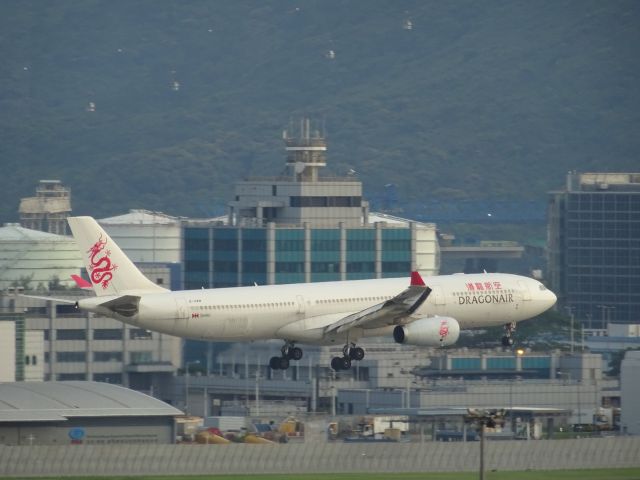 Airbus A330-300 (B-HWM)