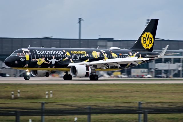 Airbus A320 (D-AEWM)