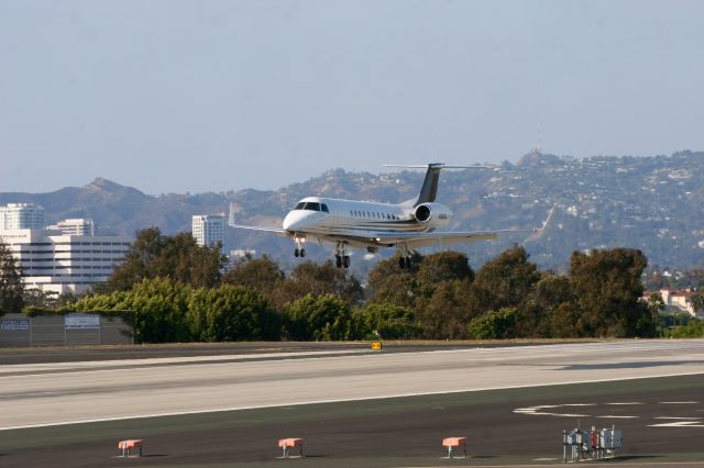 Embraer ERJ-135 (N908FL)