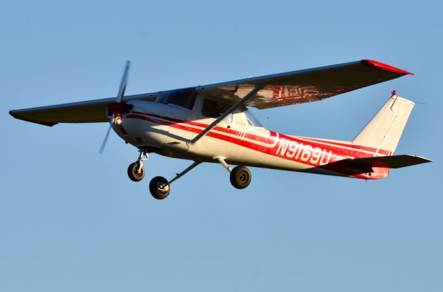 Cessna Commuter (N9169U) - Touch and Go!