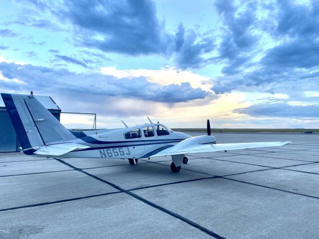 Beechcraft 55 Baron (N655J)