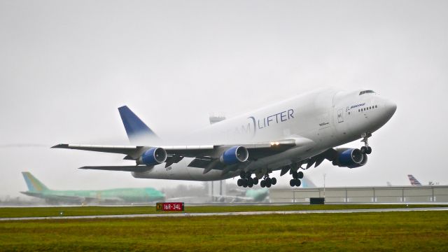 Boeing 747-400 (N718BA) - GTI4542 on rotation from Rwy 16R for a flight to KIAB on 11/25/14. (ln 932 / cn 27042).