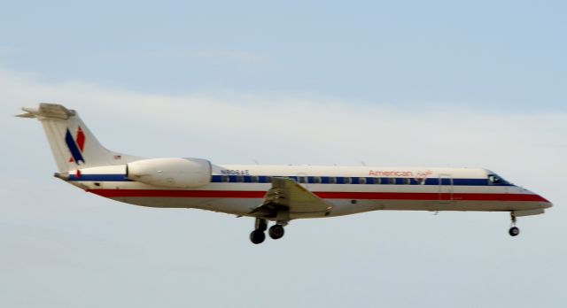 Embraer ERJ-135 (N808AE)