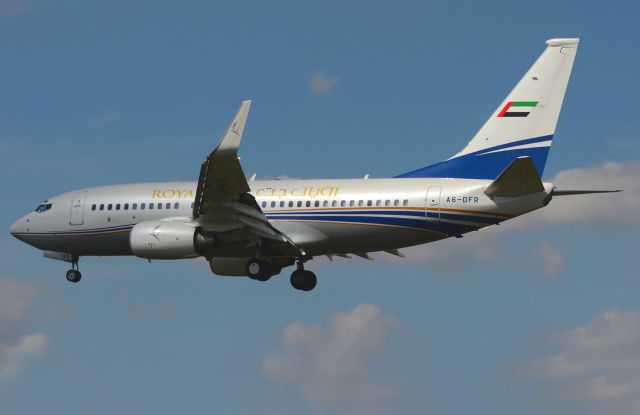 Boeing 737-700 (A6-DFR) - 05/04/2014 Royal Jetbr /Landing 27 OMAA