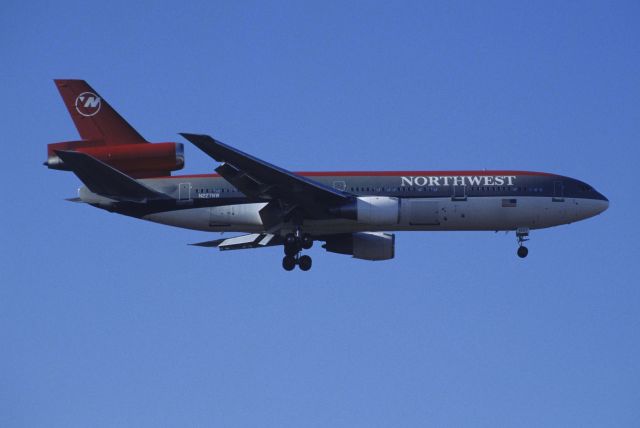 McDonnell Douglas DC-10 (N227NW) - Final Approach to Narita Intl Airport Rwy34L on 1998/12/24