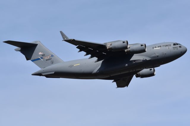 Boeing Globemaster III (96-0007) - take off runway 06