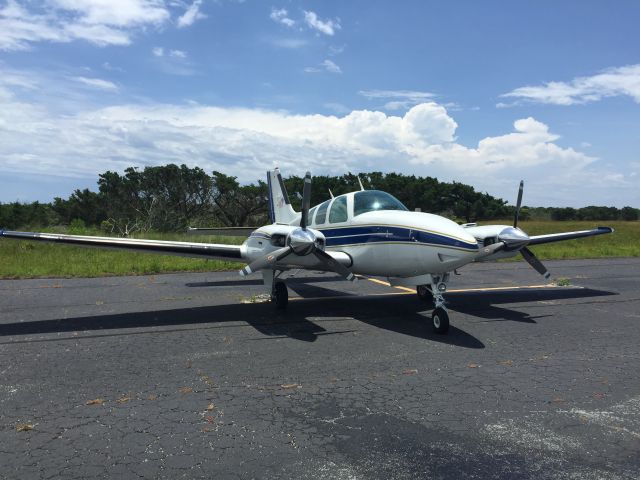 Beechcraft Baron (58) (N407RS) - Beautiful airplane at a beautiful airport!