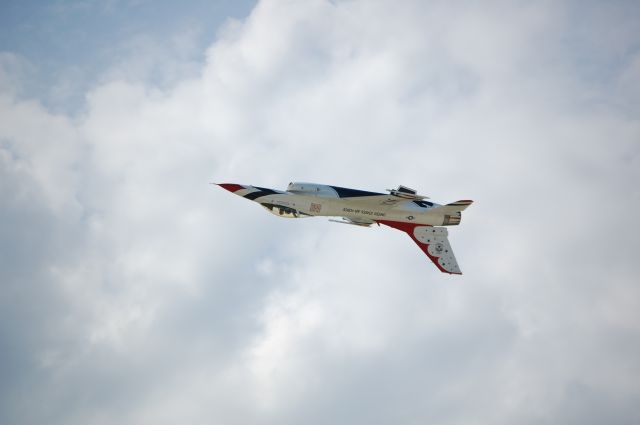 Lockheed F-16 Fighting Falcon — - Thunderbird 6 taking off and performing a barrel roll