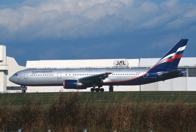 BOEING 767-300 (VP-BDI) - Departure at Narita Intl Airport Rwy34L on 2005/11/12