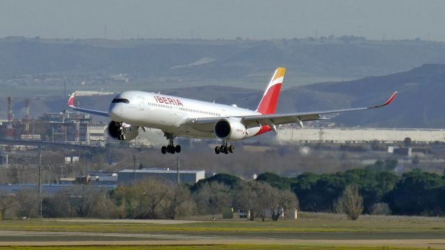 Airbus A350-900 (EC-NDR) - Landing on Rwy 32L.