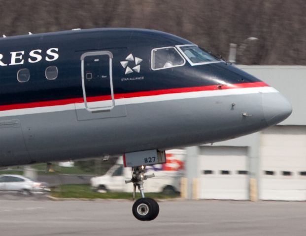 Embraer 170/175 (N827MD) - Landing RW 10.