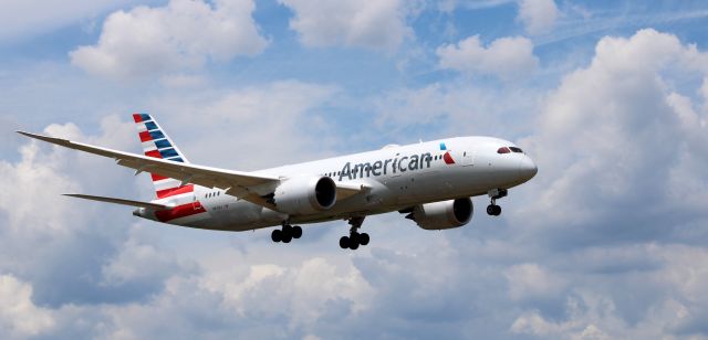 Boeing 787-8 (N871AY) - On short final is this American Airlines Boeing 787-8 in the Summer of 2022.