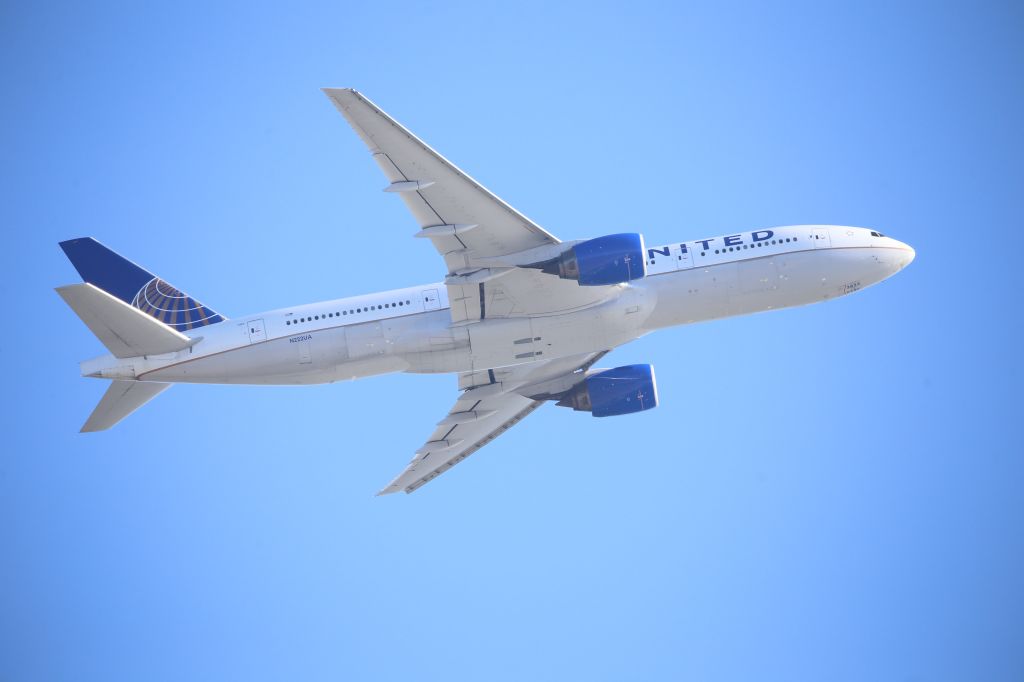 Boeing 777-200 (N222UA)