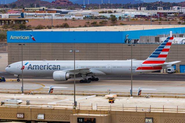 BOEING 777-300ER (N734AR) - An American Airlines 777-300ER taxiing at PHX on 2/14/23. Taken with a Canon R7 and Canon EF 100-400 II L lens.