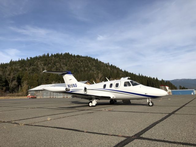 Eclipse 500 (N99XG) - 2007 "Total Eclipse" package.