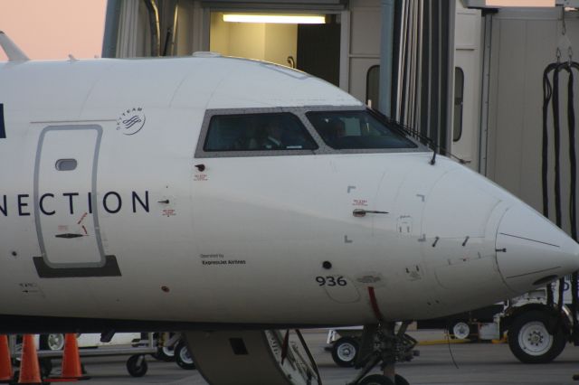 Canadair Regional Jet CRJ-200 (N936EV)