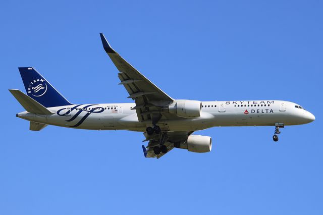 Boeing 757-200 (N722TW)
