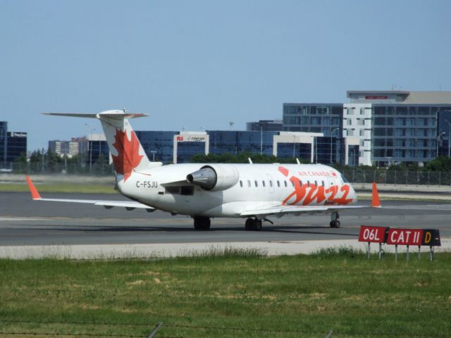 Canadair Regional Jet CRJ-200 (C-FSJU)