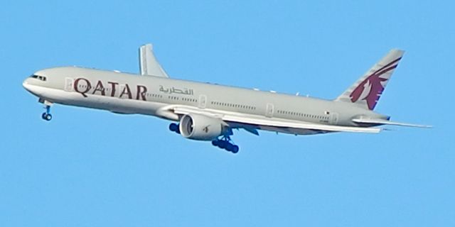 BOEING 777-300ER (A7-BEM)