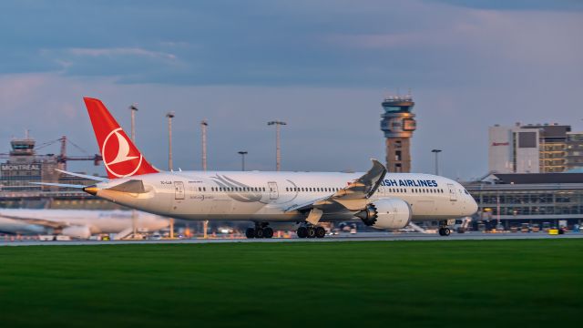 Boeing 787-9 Dreamliner (TC-LLB) - Taking off from YUL to Istanbul