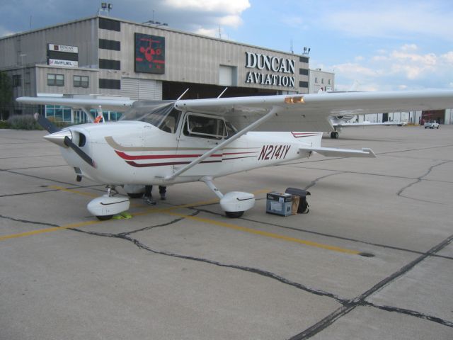 Cessna Skyhawk (N2141Y)