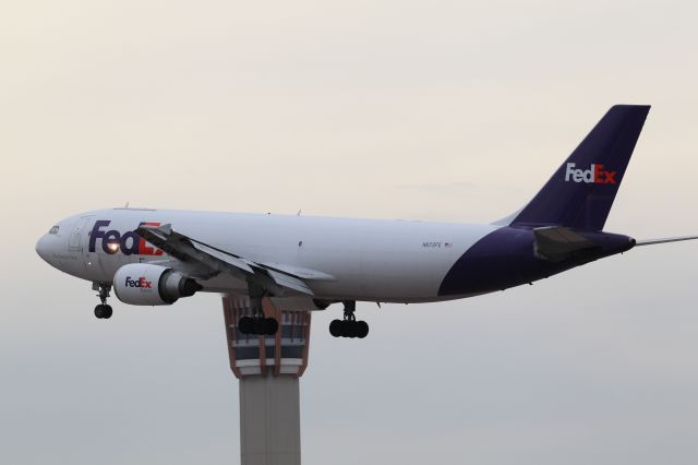 Airbus A300F4-600 (N672FE)